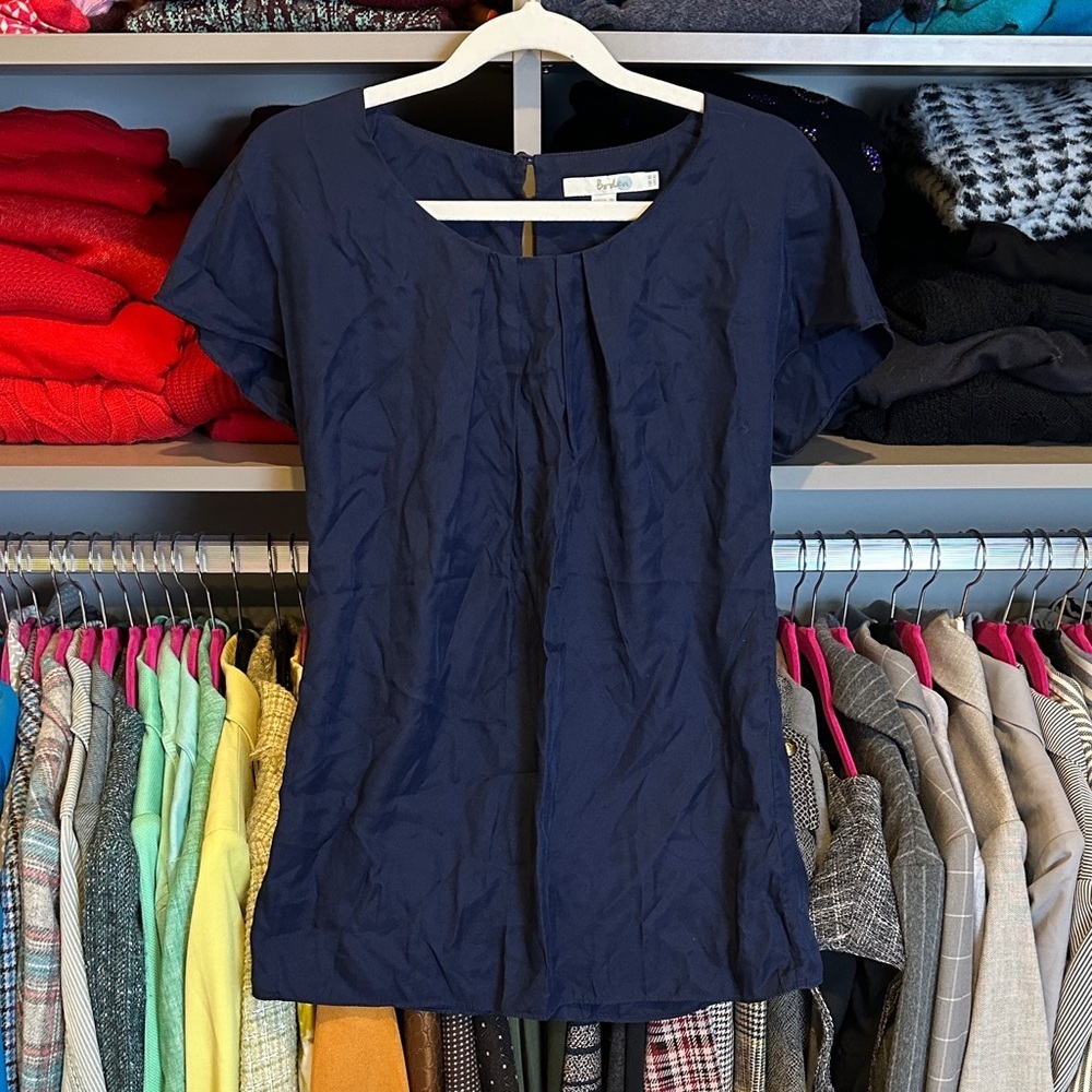 Boden navy cap sleeve back button closure pleated silk blend blouse size 6